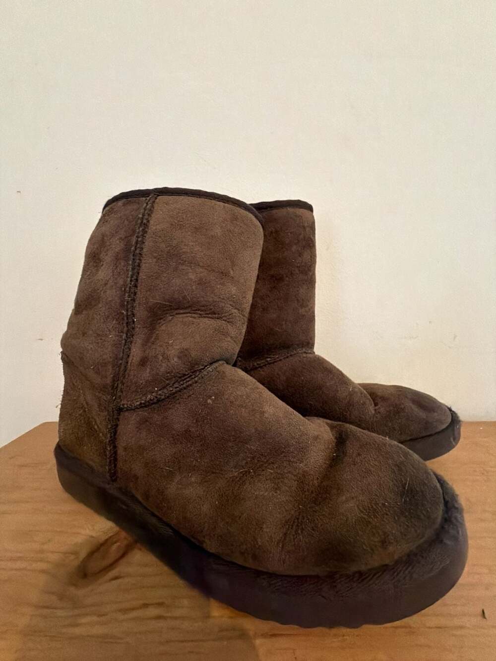 UGG Australia Classic Short 5825 Brown Suede Shearling Boots Women's Size 8